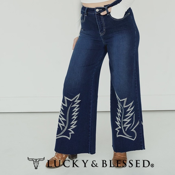 Lucky & Blessed Denim - Lucky & Blessed Western Chic Embroidered Tea Stain Jeans size 18 Boho Western
